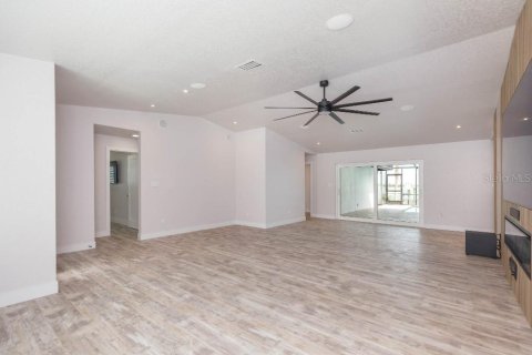 House in Largo, Florida 3 bedrooms, 185.9 sq.m. № 2198293 - photo 26