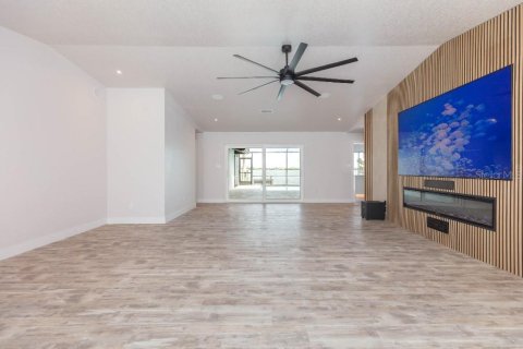 House in Largo, Florida 3 bedrooms, 185.9 sq.m. № 2198293 - photo 5