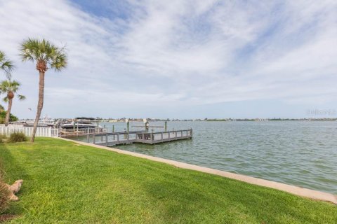 House in Largo, Florida 3 bedrooms, 185.9 sq.m. № 2198293 - photo 21