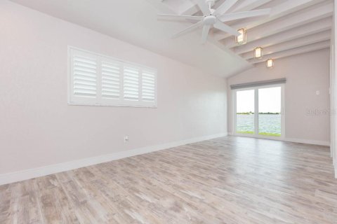 House in Largo, Florida 3 bedrooms, 185.9 sq.m. № 2198293 - photo 27