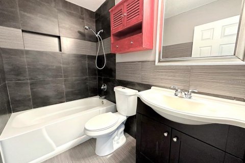 Condominio en alquiler en Tampa, Florida, 2 dormitorios, 81.85 m2 № 1826702 - foto 9