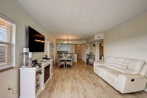 Condominio en venta en New Port Richey, Florida, 2 dormitorios, 124.4 m2 № 1535930 - foto 3
