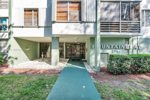 Condo in Hollywood, Florida, 2 bedrooms  № 2087064 - photo 14