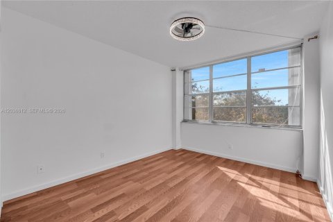 Condo in Hollywood, Florida, 2 bedrooms  № 2087064 - photo 10