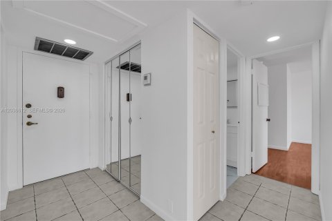 Condo in Hollywood, Florida, 2 bedrooms  № 2087064 - photo 3