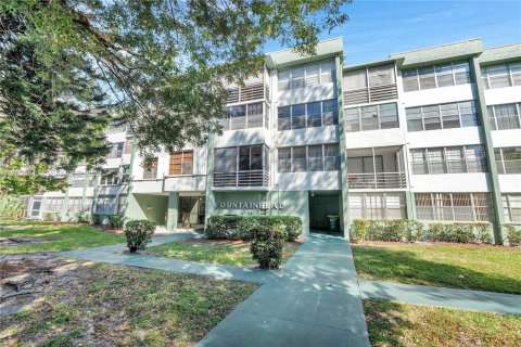 Condo in Hollywood, Florida, 2 bedrooms  № 2087064 - photo 9