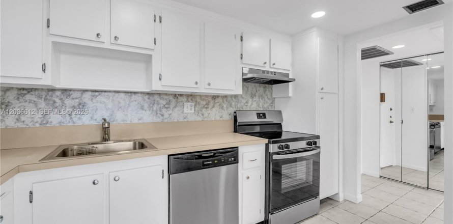 Condo in Hollywood, Florida, 2 bedrooms  № 2087064