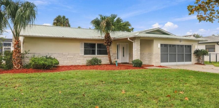 Casa en Crystal River, Florida 3 dormitorios, 208.57 m2 № 2386150