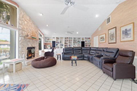Casa en venta en Crystal River, Florida, 3 dormitorios, 208.57 m2 № 2386150 - foto 9