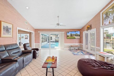 Casa en venta en Crystal River, Florida, 3 dormitorios, 208.57 m2 № 2386150 - foto 10