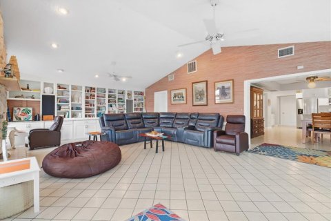 Casa en venta en Crystal River, Florida, 3 dormitorios, 208.57 m2 № 2386150 - foto 12