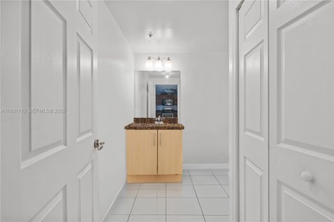 Copropriété à louer à Miami Beach, Floride: 1 chambre, 73.39 m2 № 1989786 - photo 9