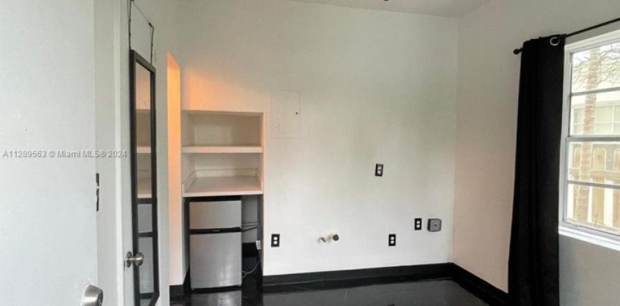 Studio à Condo à Miami Beach, Floride  № 1977991