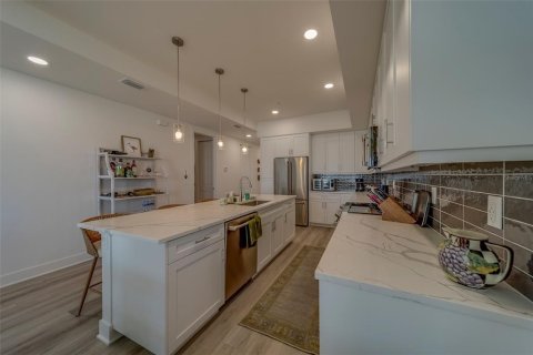 Снять в аренду кондоминиум в Мадейра - Бич, Флорида 3 спальни, 160.44м2, № 1681481 - фото 8