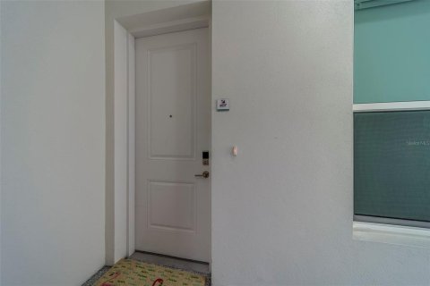 Снять в аренду кондоминиум в Мадейра - Бич, Флорида 3 спальни, 160.44м2, № 1681481 - фото 4