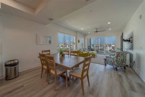 Снять в аренду кондоминиум в Мадейра - Бич, Флорида 3 спальни, 160.44м2, № 1681481 - фото 11