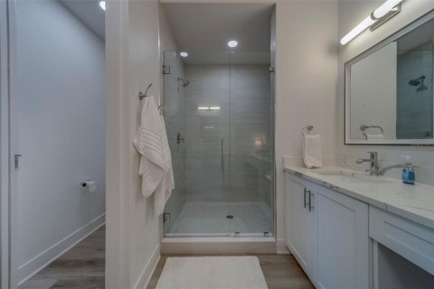 Снять в аренду кондоминиум в Мадейра - Бич, Флорида 3 спальни, 160.44м2, № 1681481 - фото 22