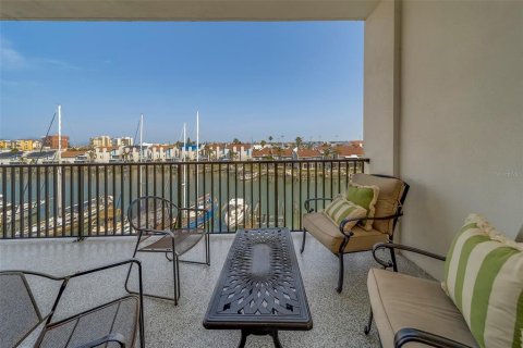 Снять в аренду кондоминиум в Мадейра - Бич, Флорида 3 спальни, 160.44м2, № 1681481 - фото 19
