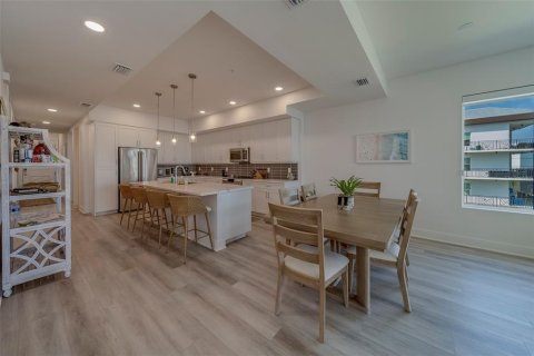 Снять в аренду кондоминиум в Мадейра - Бич, Флорида 3 спальни, 160.44м2, № 1681481 - фото 9