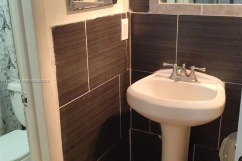 Copropriété à vendre à Miami, Floride: 2 chambres, 74.32 m2 № 1999599 - photo 7