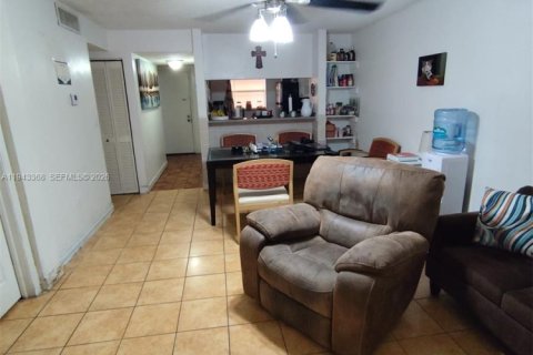 Copropriété à vendre à Miami, Floride: 2 chambres, 74.32 m2 № 1999599 - photo 2