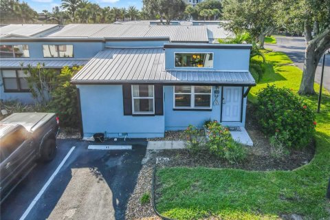 Condo in New Smyrna Beach, Florida, 2 bedrooms  № 1903965 - photo 9