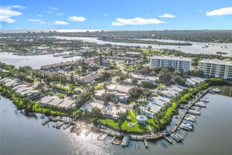 Condo in New Smyrna Beach, Florida, 2 bedrooms  № 1903965 - photo 3