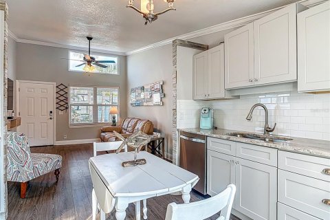 Condo in New Smyrna Beach, Florida, 2 bedrooms  № 1903965 - photo 22