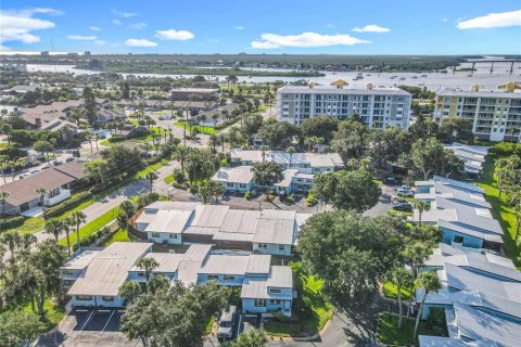 Condo in New Smyrna Beach, Florida, 2 bedrooms  № 1903965 - photo 5