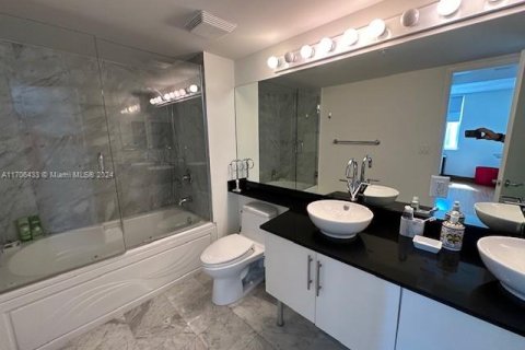 Condominio en venta en Miami, Florida, 2 dormitorios, 97.64 m2 № 1937810 - foto 15