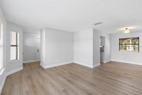 Купить виллу или дом в Делтона, Флорида 8 комнат, 143.63м2, № 1913280 - фото 15