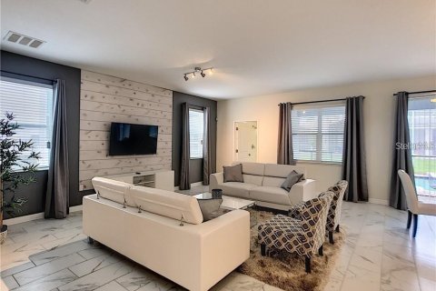 Casa en venta en Davenport, Florida, 6 dormitorios, 310.2 m2 № 1572756 - foto 5