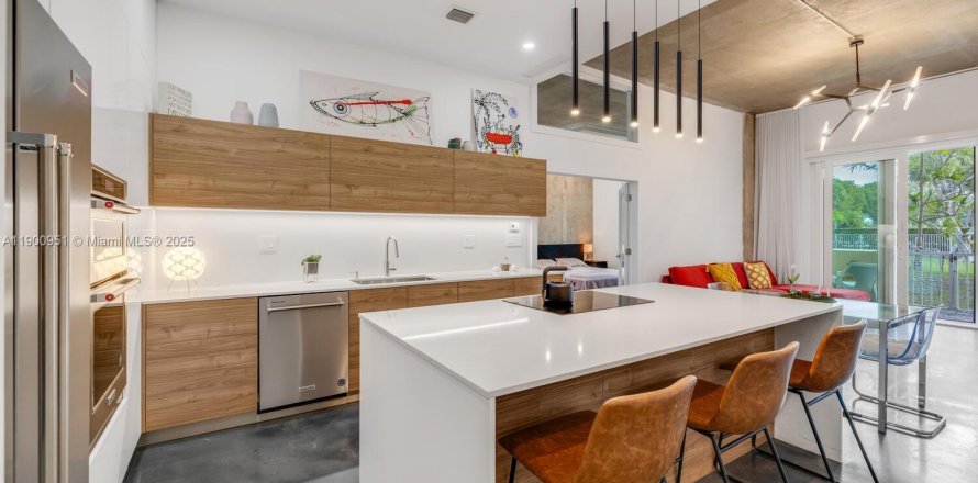 Condo in Miami, Florida, 2 bedrooms  № 1953441