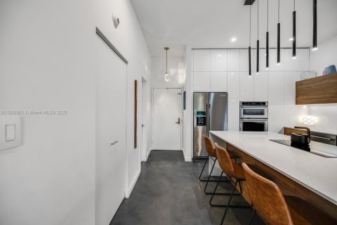 Condo in Miami, Florida, 2 bedrooms  № 1953441 - photo 5