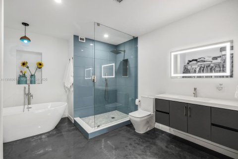 Condo in Miami, Florida, 2 bedrooms  № 1953441 - photo 18