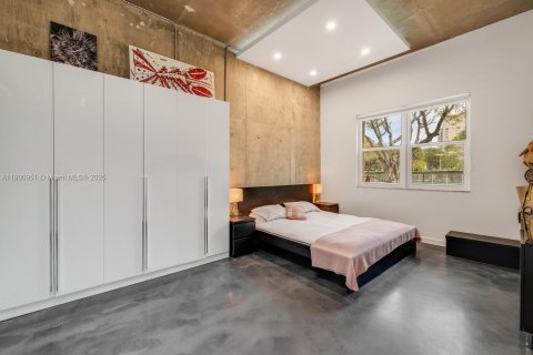 Condo in Miami, Florida, 2 bedrooms  № 1953441 - photo 13