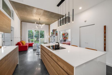 Condo in Miami, Florida, 2 bedrooms  № 1953441 - photo 2
