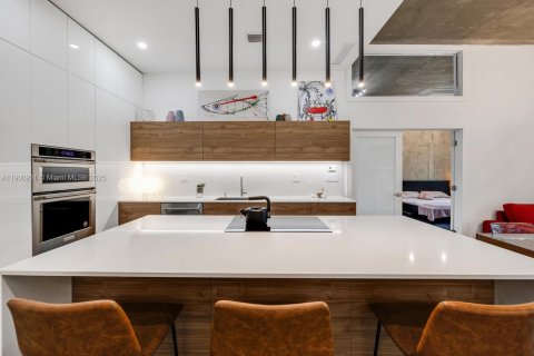 Condo in Miami, Florida, 2 bedrooms  № 1953441 - photo 6