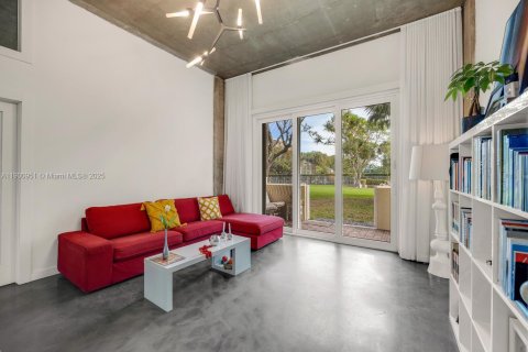 Condo in Miami, Florida, 2 bedrooms  № 1953441 - photo 11