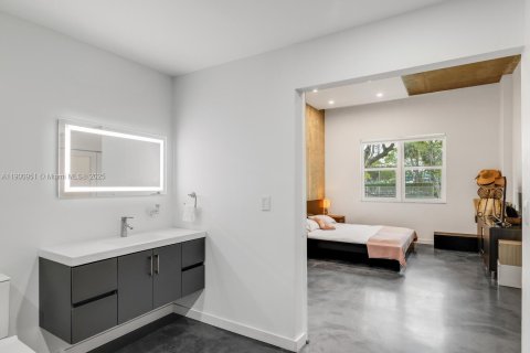 Condo in Miami, Florida, 2 bedrooms  № 1953441 - photo 15