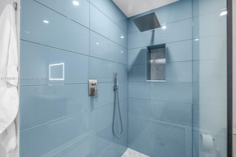 Condo in Miami, Florida, 2 bedrooms  № 1953441 - photo 25