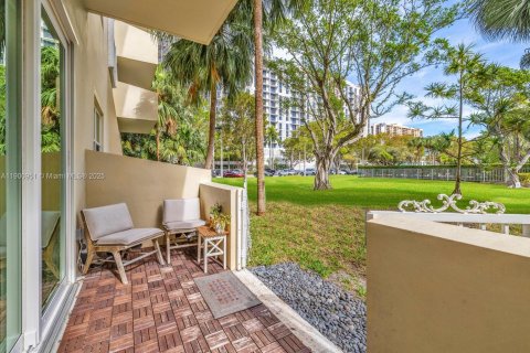 Condo in Miami, Florida, 2 bedrooms  № 1953441 - photo 26