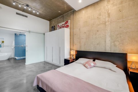 Condo in Miami, Florida, 2 bedrooms  № 1953441 - photo 14
