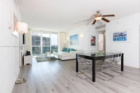Condo in Hollywood, Florida, 2 bedrooms  № 2013771 - photo 3