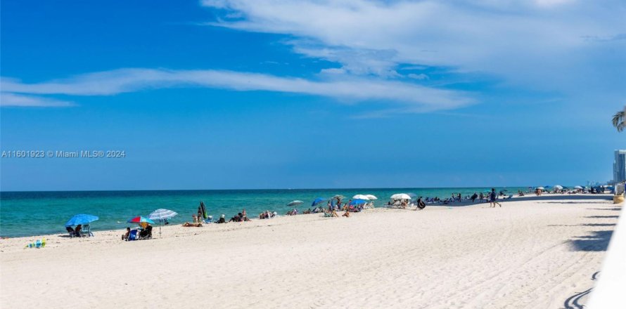 Condo in Hollywood, Florida, 2 bedrooms  № 2013771