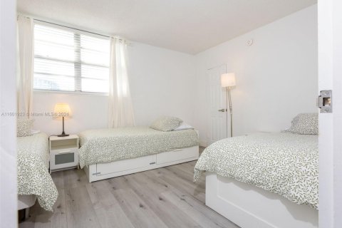 Condo in Hollywood, Florida, 2 bedrooms  № 2013771 - photo 16