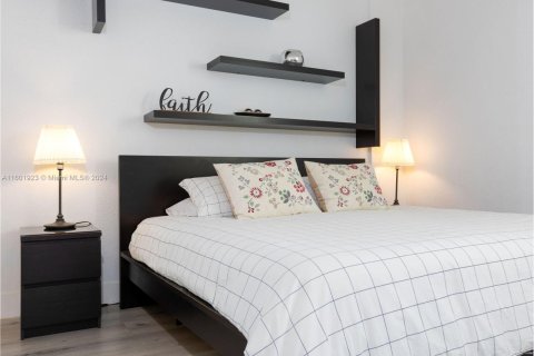 Condo in Hollywood, Florida, 2 bedrooms  № 2013771 - photo 10