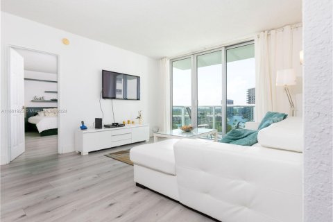 Condo in Hollywood, Florida, 2 bedrooms  № 2013771 - photo 5