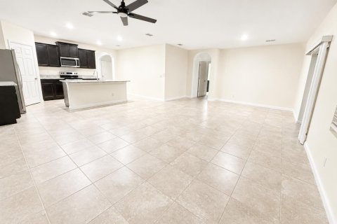 Villa ou maison à louer à St. Lucie, Floride: 4 chambres, 177.91 m2 № 2249863 - photo 4