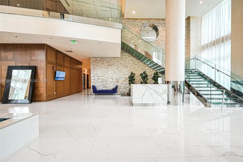 Condominio en alquiler en Miami, Florida, 1 dormitorio, 72 m2 № 2002885 - foto 7